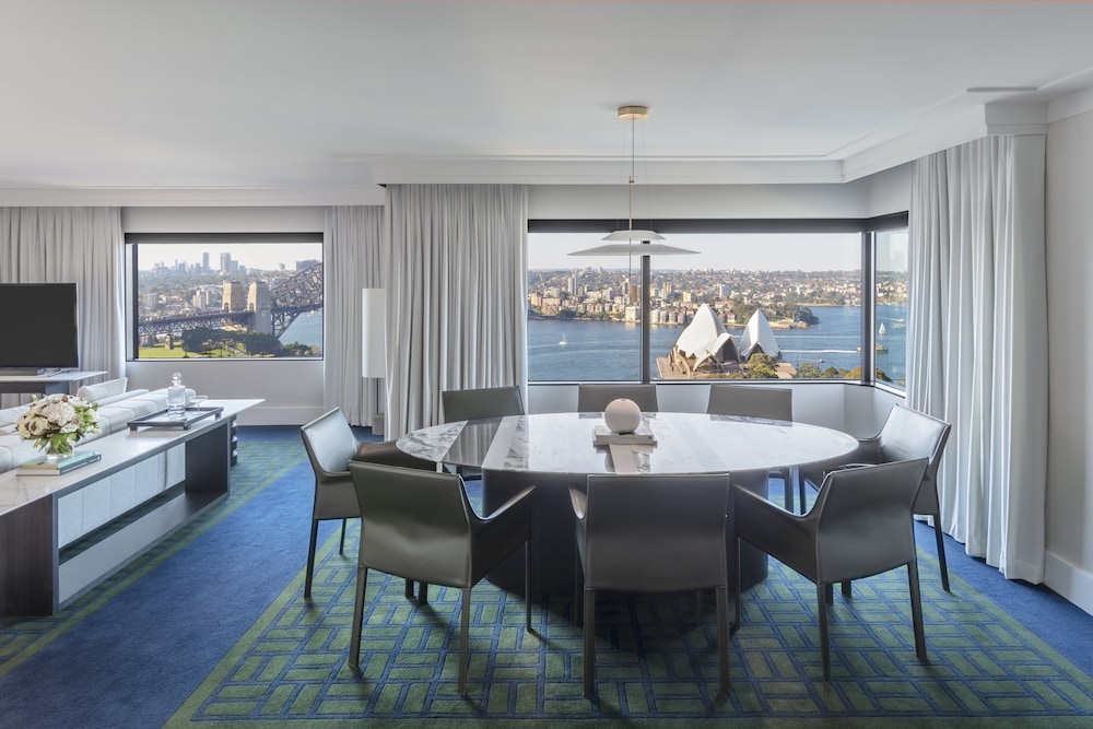 1 King Royal Opera Suite Club Intercontinental Access thumbnail 5