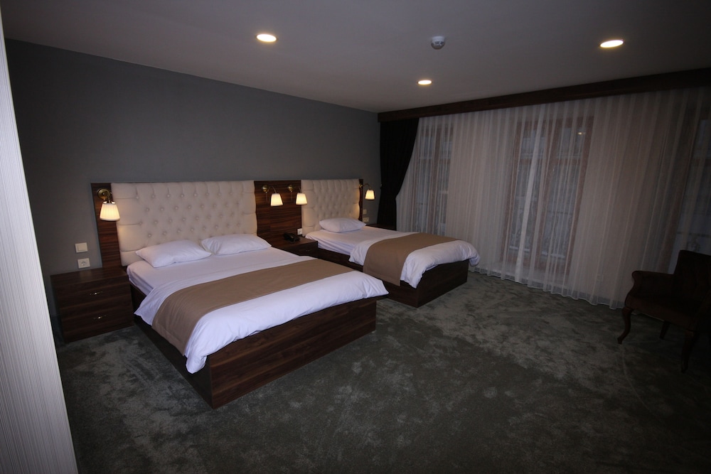 Family Room, Multiple Beds photo 1