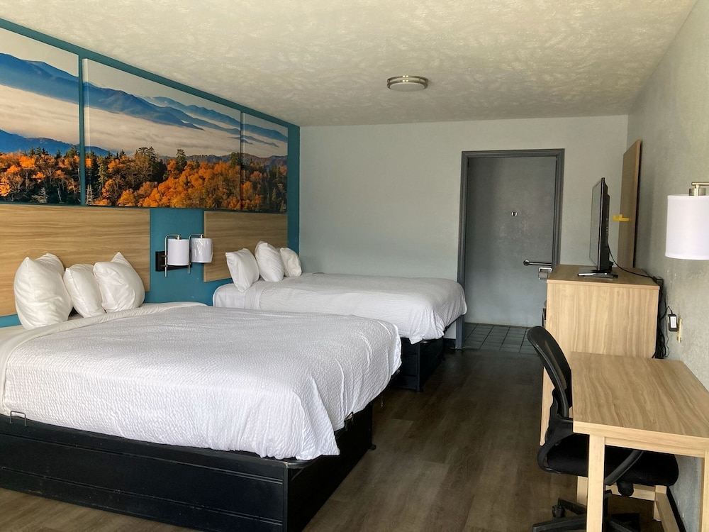 Room, 2 Queen Beds, Accessible, Non Smoking - Photo 1