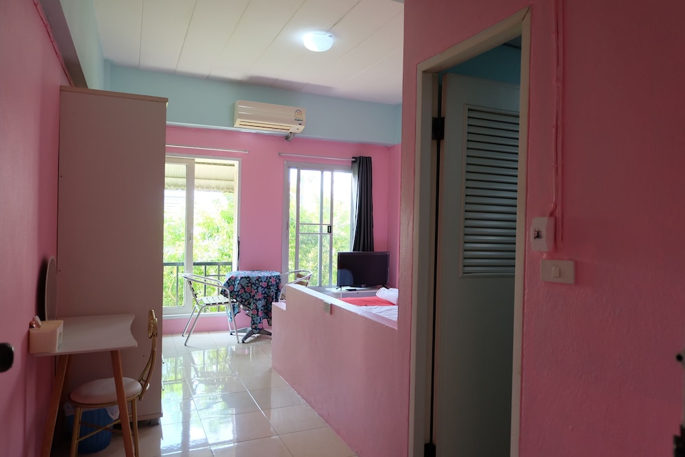 Deluxe Double Room - Photo 23