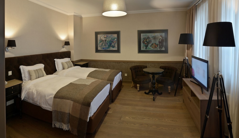 Business Apartment, 1 King Bed photo 3