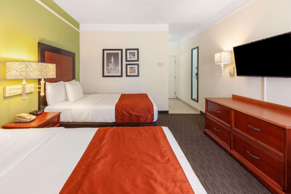Room, 2 Double Beds - Photo 1
