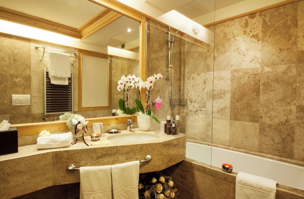 Classic Double or Twin Room - Photo 8