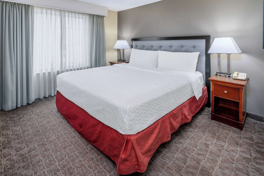 Suite, Accessible, Bathtub (Mobility & Hearing) - Photo 4