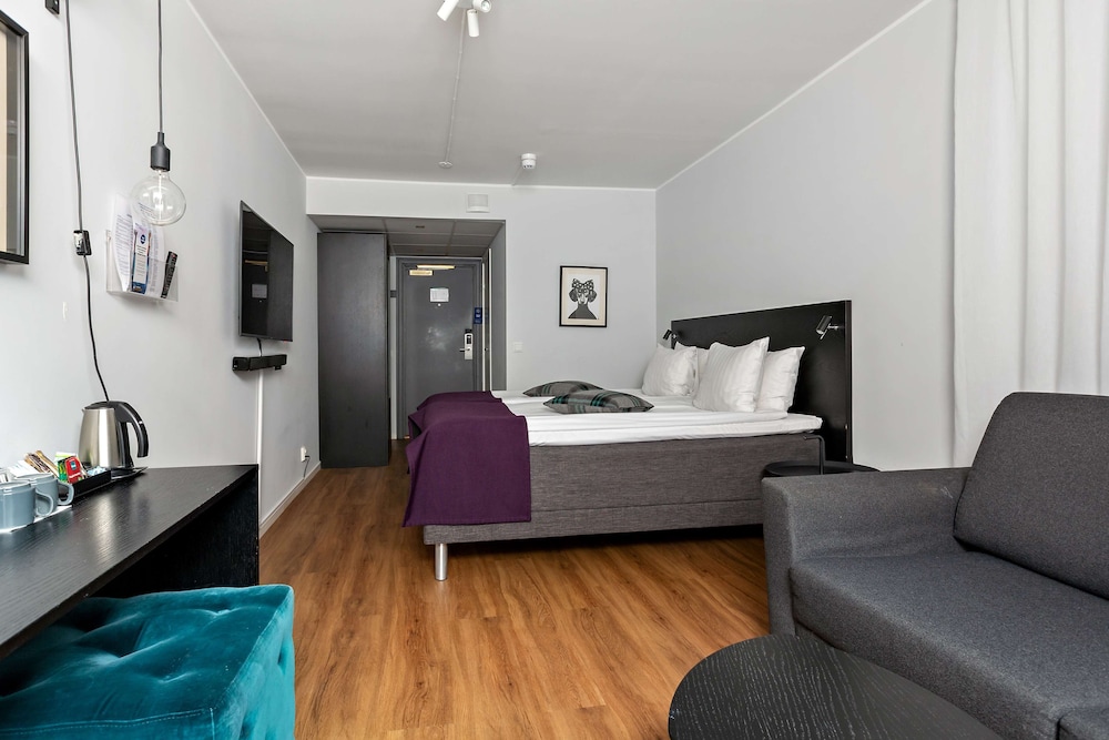 Family Room, 2 Twin Beds, Non Smoking thumbnail 6