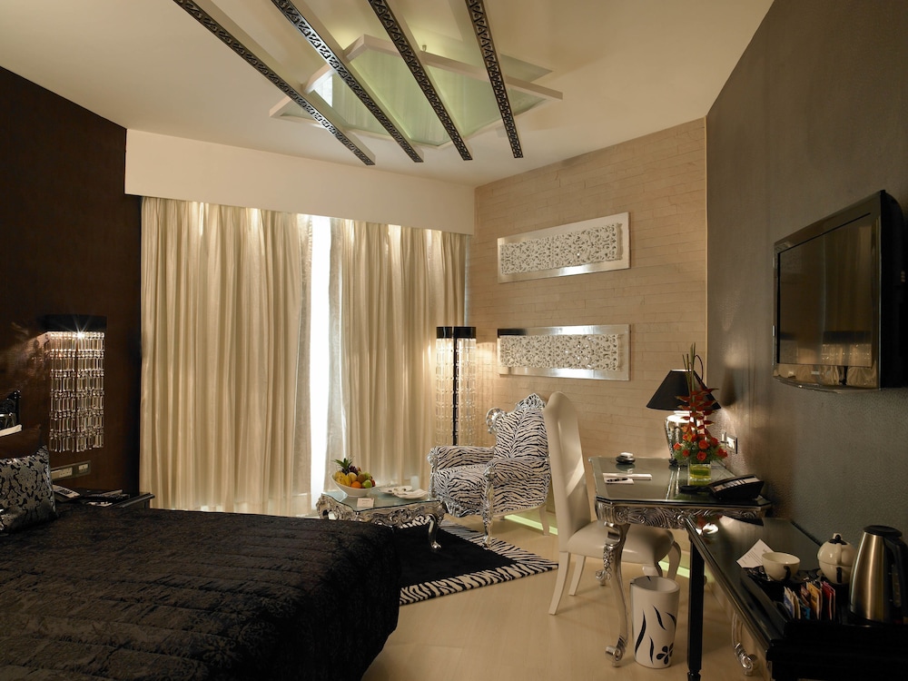 Zuri Standard Room with King bed (01 King Bed) - Photo 2