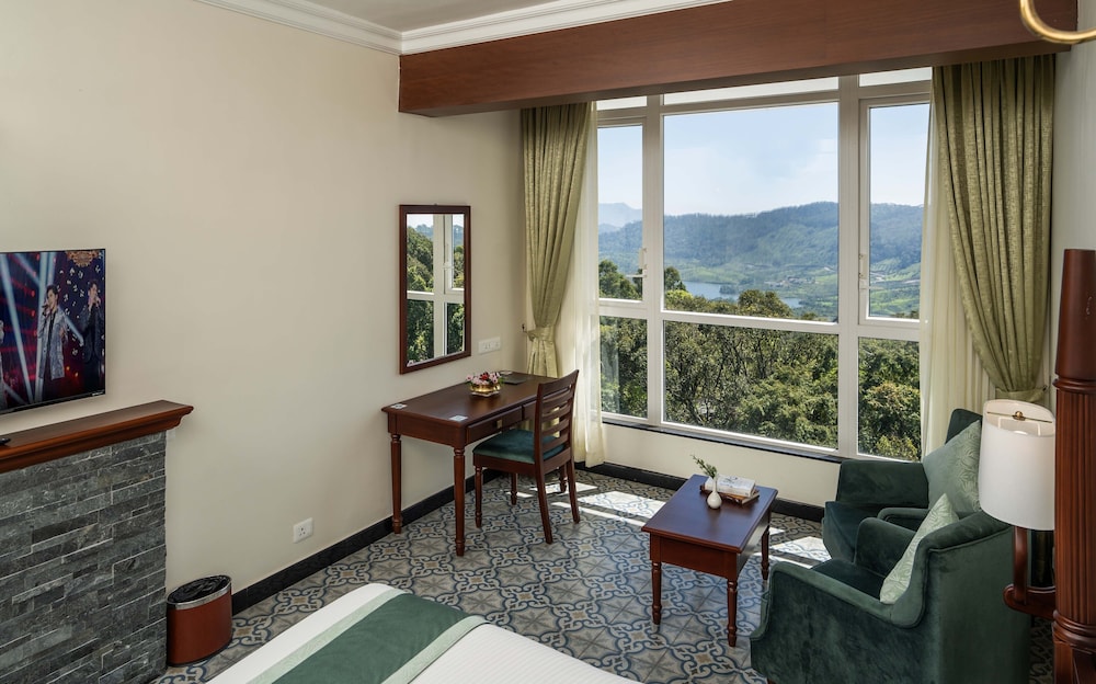 Executive Suite - Photo 5
