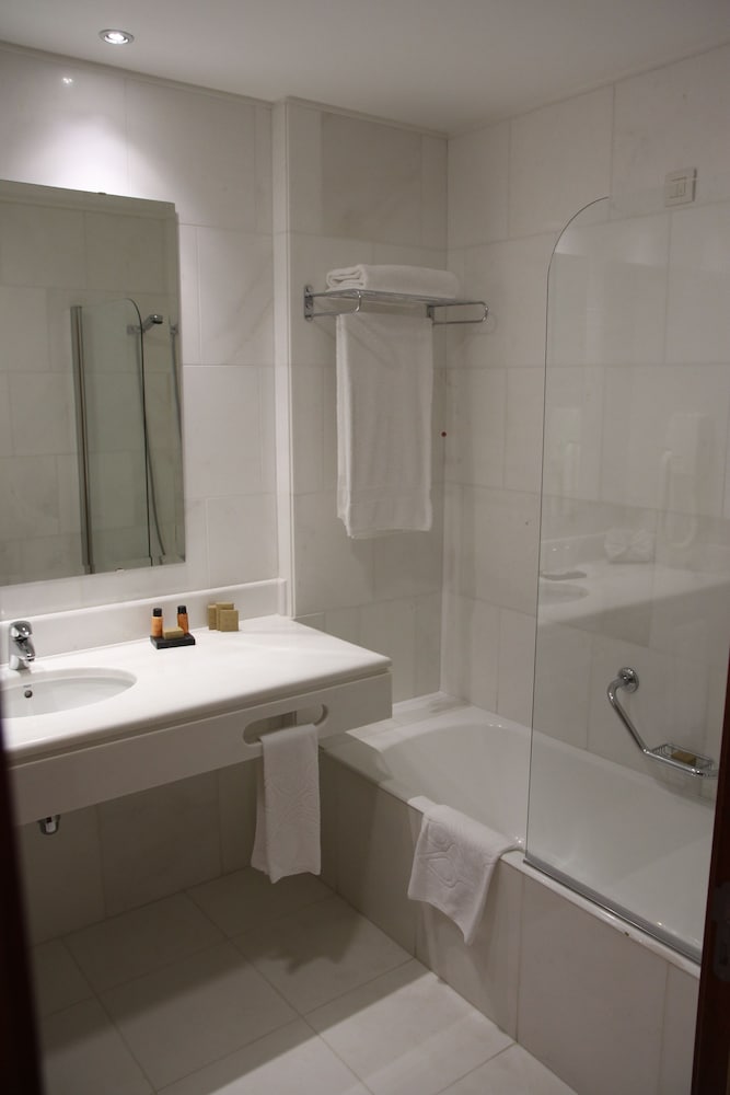 Standard Double or Twin Room - Photo 3