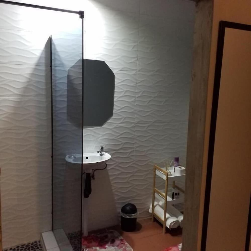Standard Double Room - Photo 7