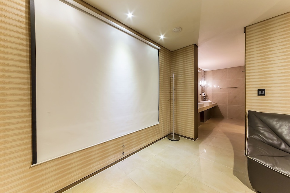Royal Suite - Photo 8