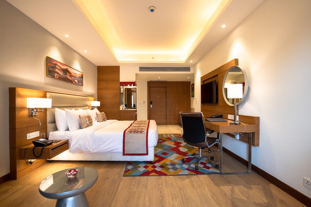 Deluxe Room, 1 King Bed, Non Smoking - Photo 7