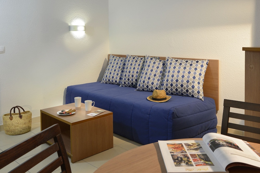 Studio for 4, ground floor photo 3