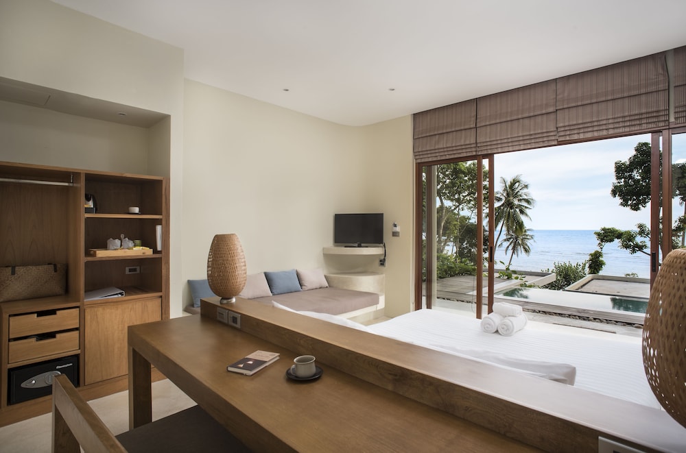 Seaview Pool Villa photo 3
