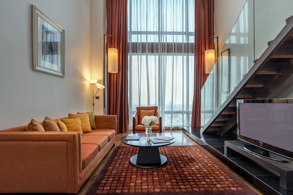 DUPLEX SUITE, Piano Club Privilege, Separate Living Room