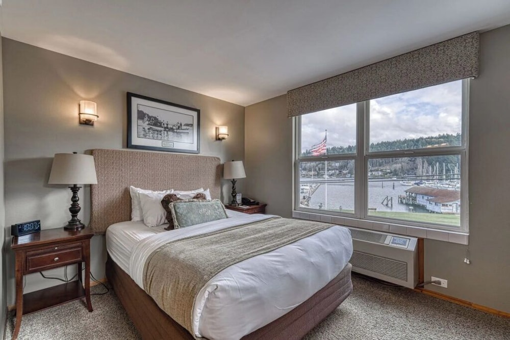 Superior Room, Harbor View