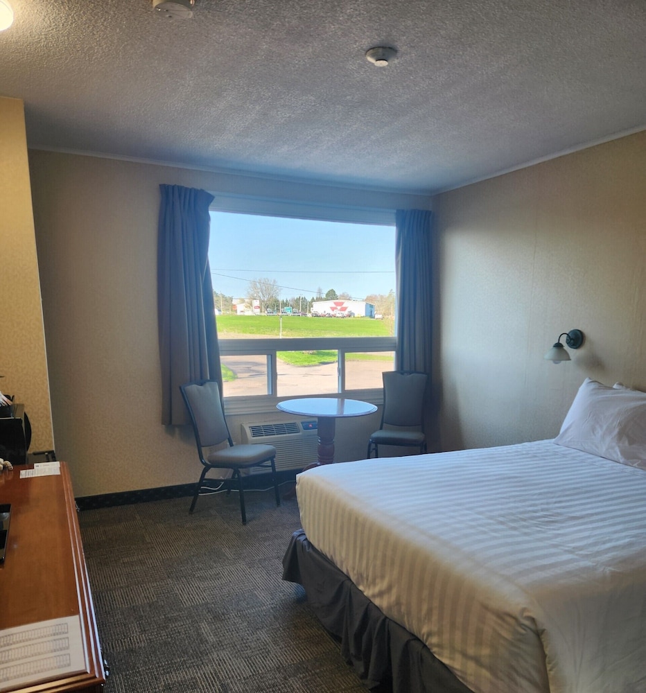 Room, 1 Queen Bed, Non Smoking - Photo 2