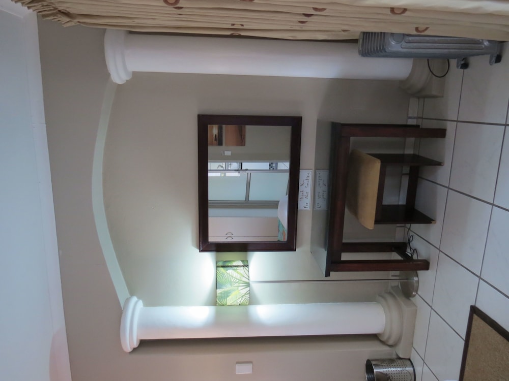 Luxury Suite, 1 Bedroom (Honolulu) photo 1
