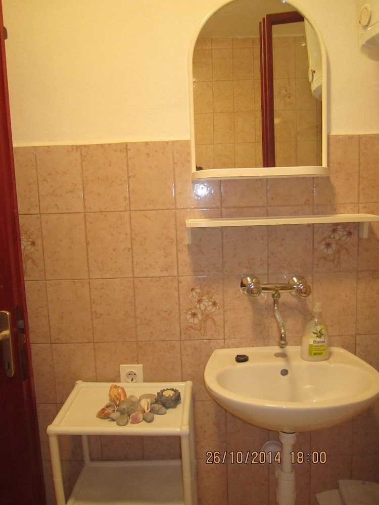 Apartment (Deni - 30 m from sea - A3(4+2))