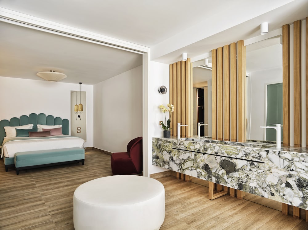 Senior Suite with Inner Courtyard View & Plunge Pool - Photo 1