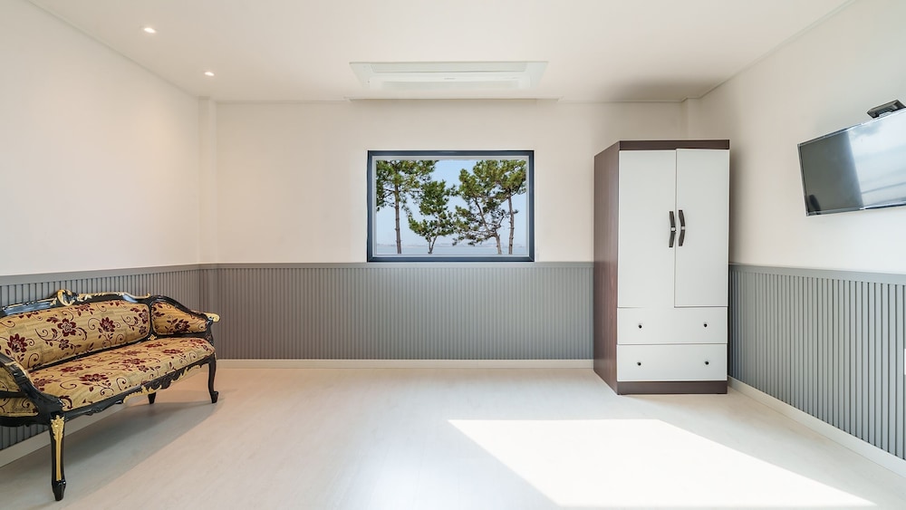 Basic Room, 1 Bedroom (105(Private House/Ocean View/BBQ)) photo 2
