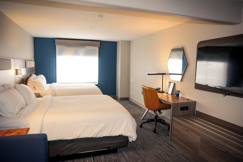 Suite, Multiple Beds, City View (Wet Bar) - Photo 2