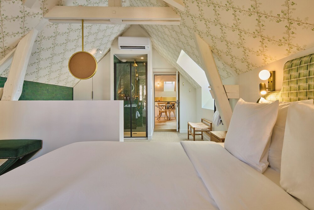 Premium Suite, City View