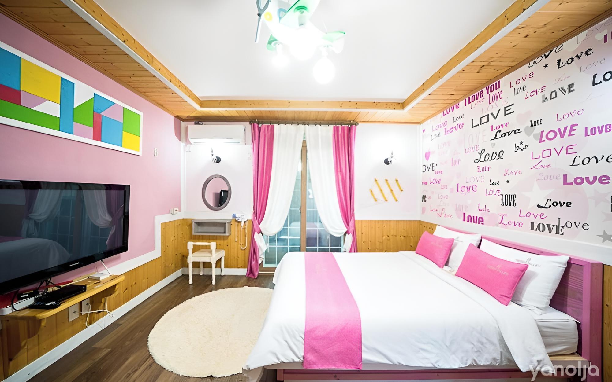 Room ([Valley-dong] Manila (not for spies))