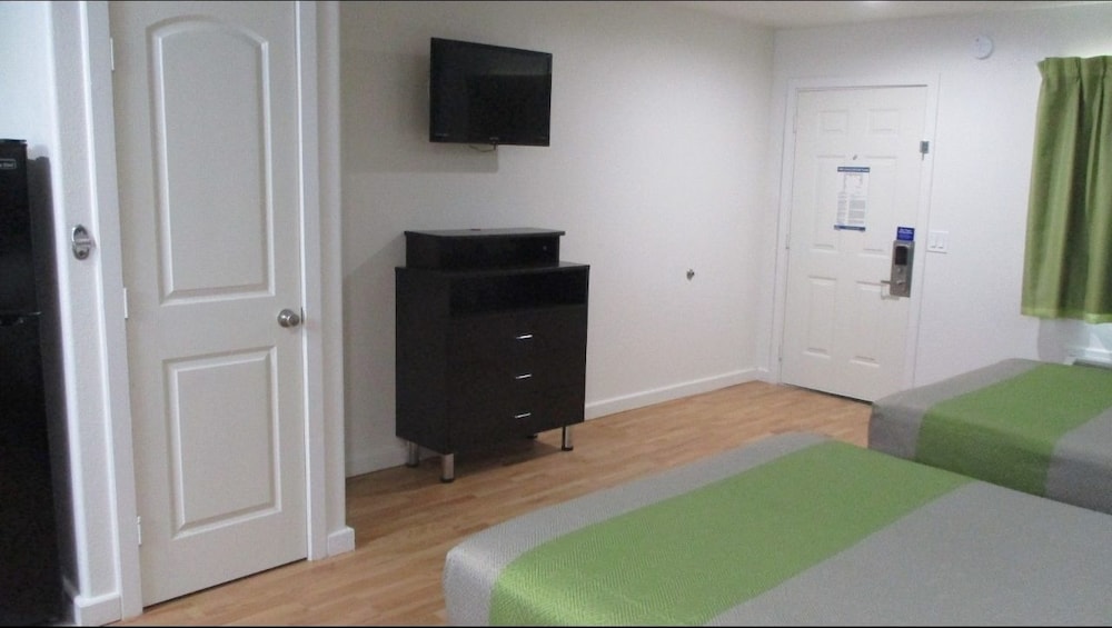 Deluxe Room, 2 Queen Beds, Non Smoking, Kitchenette - Photo 12