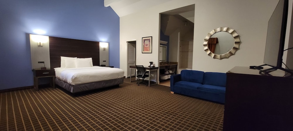Superior Room, 1 King Bed with Sofa bed, Refrigerator & Microwave photo 1