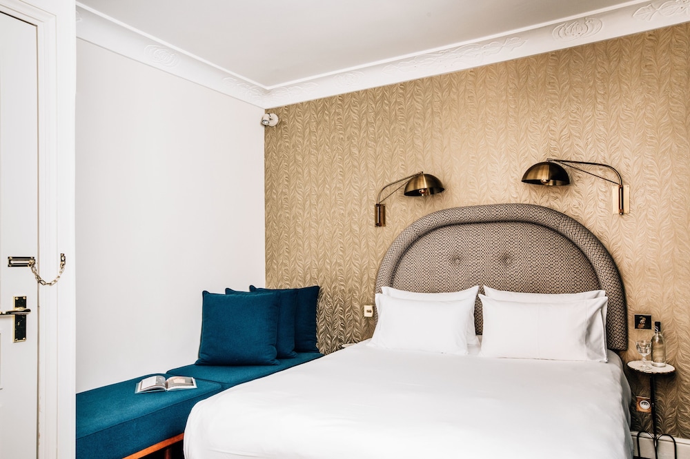 Room (Pigalle) thumbnail 6