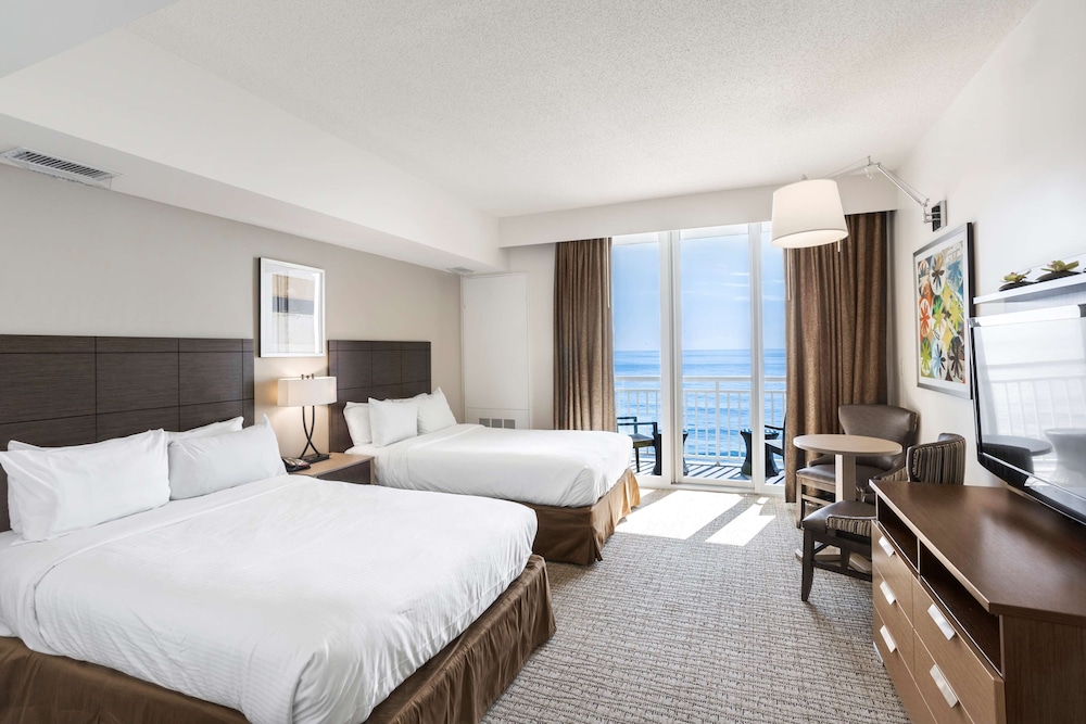 2 BEDROOM OCEAN FRONT 1 QN 2 DBLS SUITE PLUS photo 3