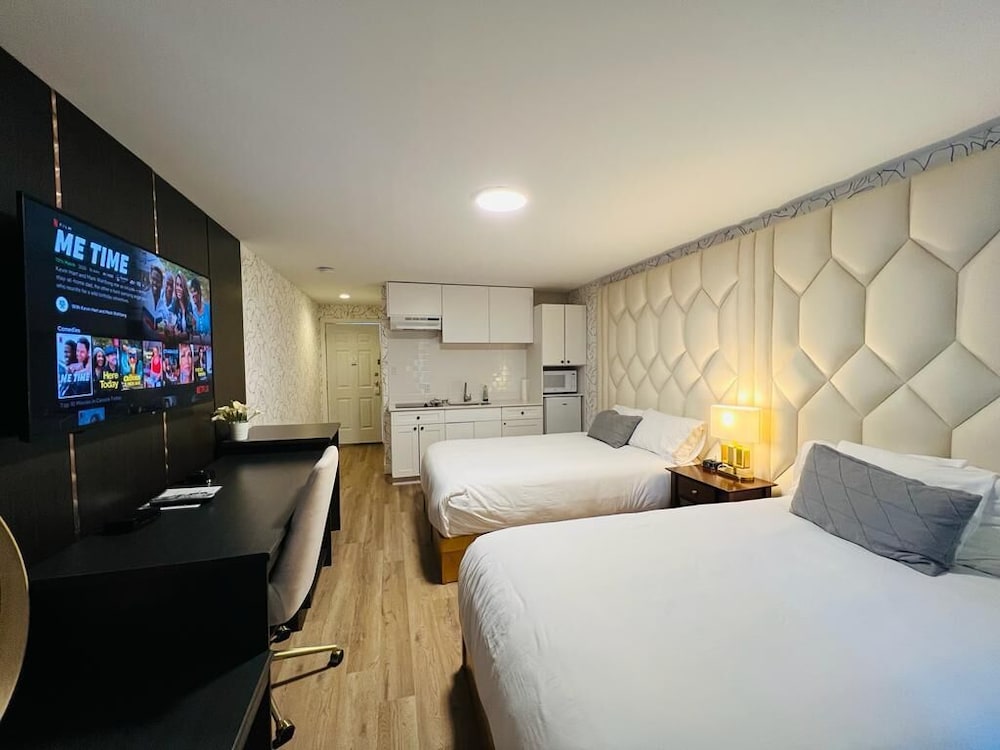 Premium Double Room, 2 Double Beds, Kitchen, Mountain View photo 1