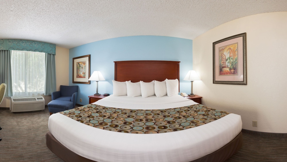 Studio Suite, 1 King Bed, Non Smoking - Photo 1