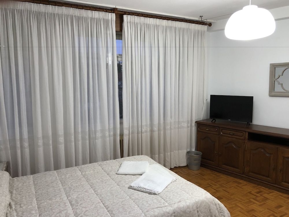 City Triple Room, 1 Bedroom photo 2