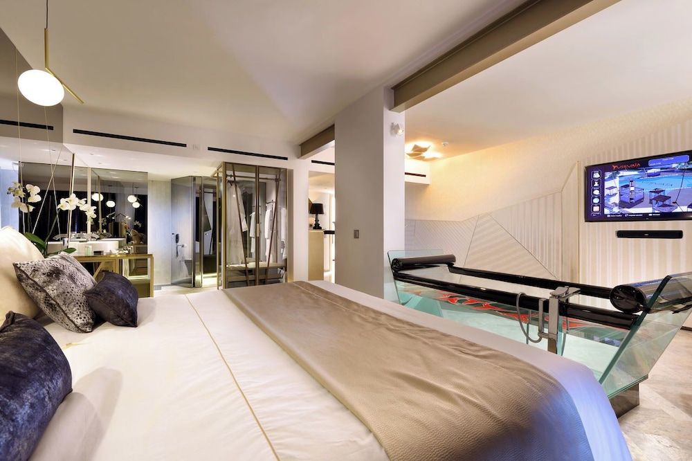 Club Suite - Entrance to Ushuaia Club Included