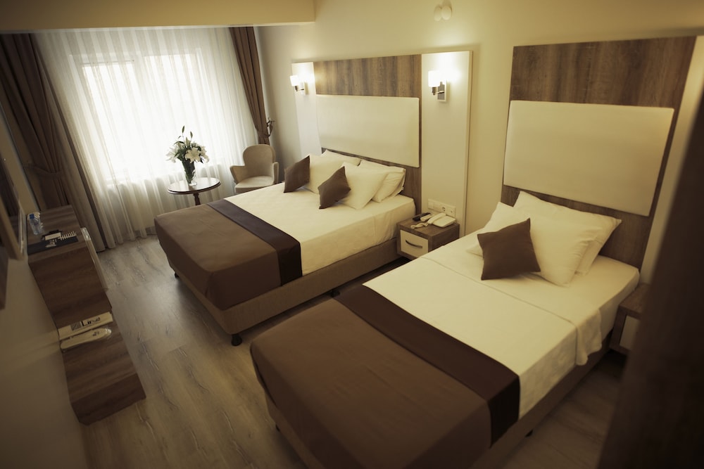Family Triple Room, Multiple Beds, Non Smoking, City View photo 2