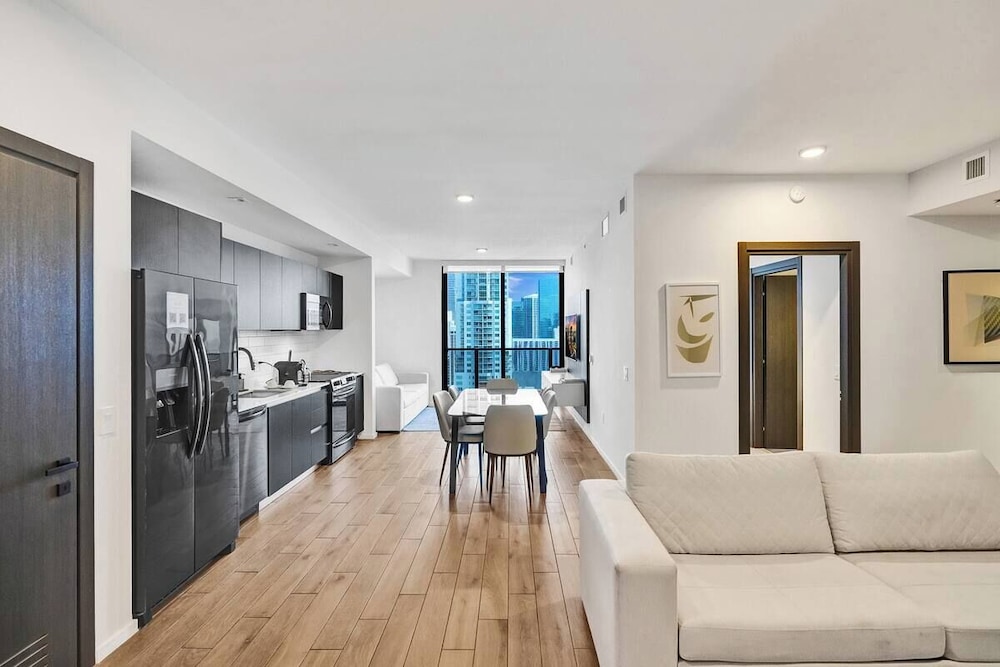 Classic Condo, 2 Bedrooms (Elser 2917) photo 2