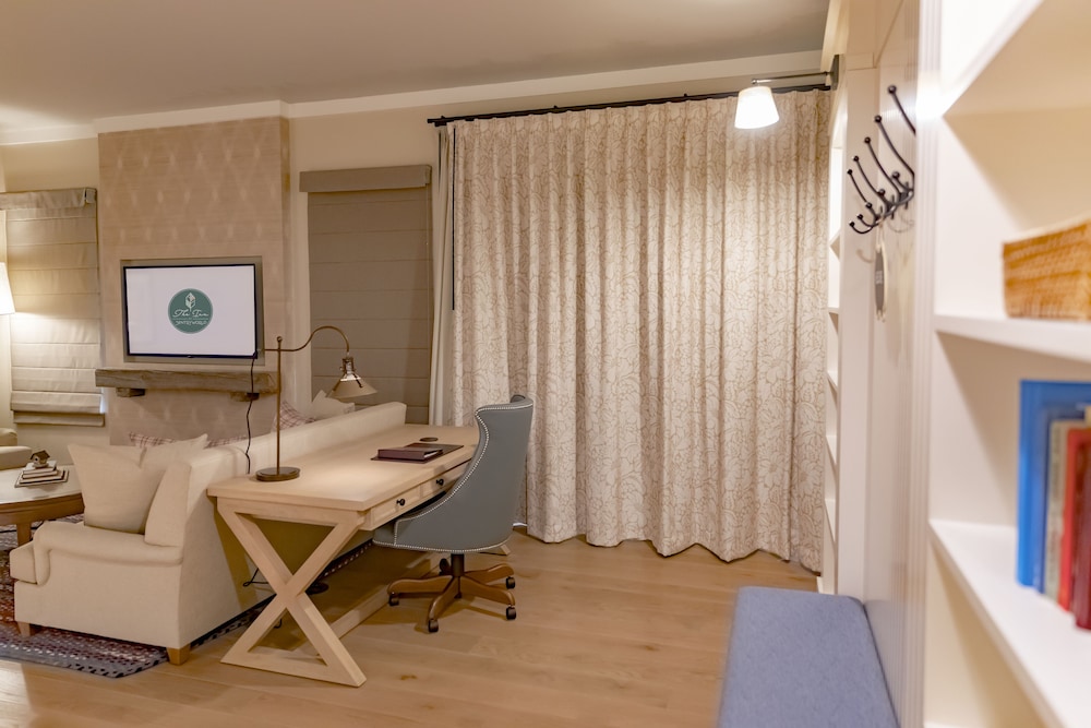 Executive Studio Suite, 1 King Bed, Terrace, Golf View