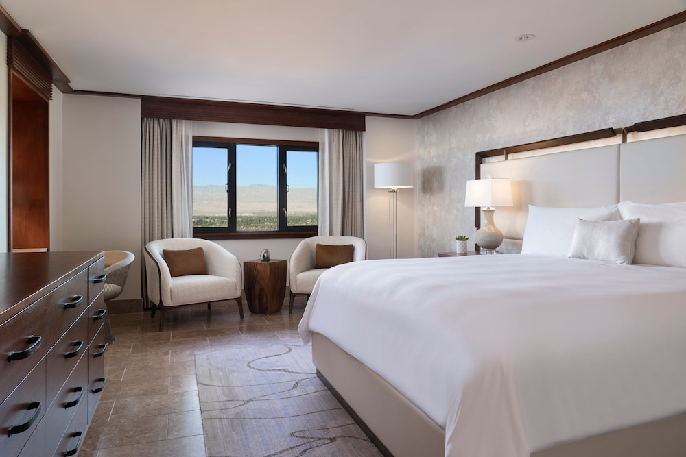 Club Suite, 1 Bedroom - Photo 3
