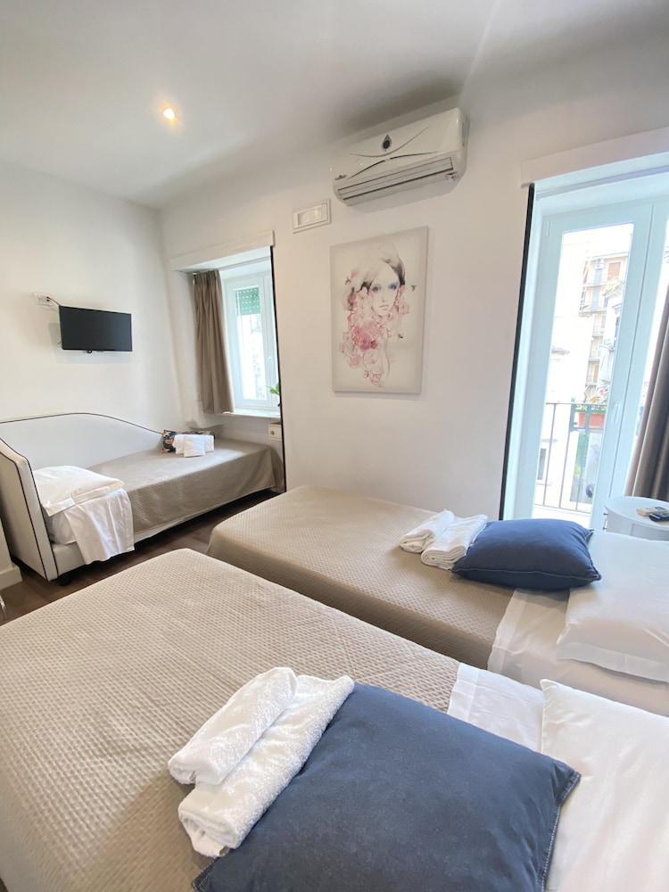 Standard Triple Room - Photo 1