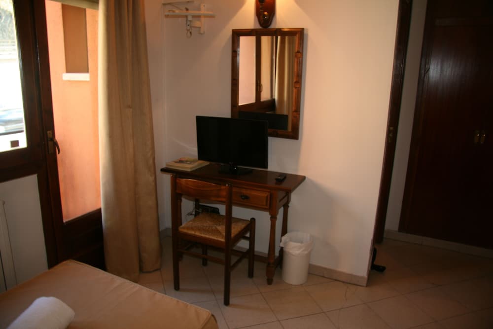 Standard Twin Room, Mountain View photo 2