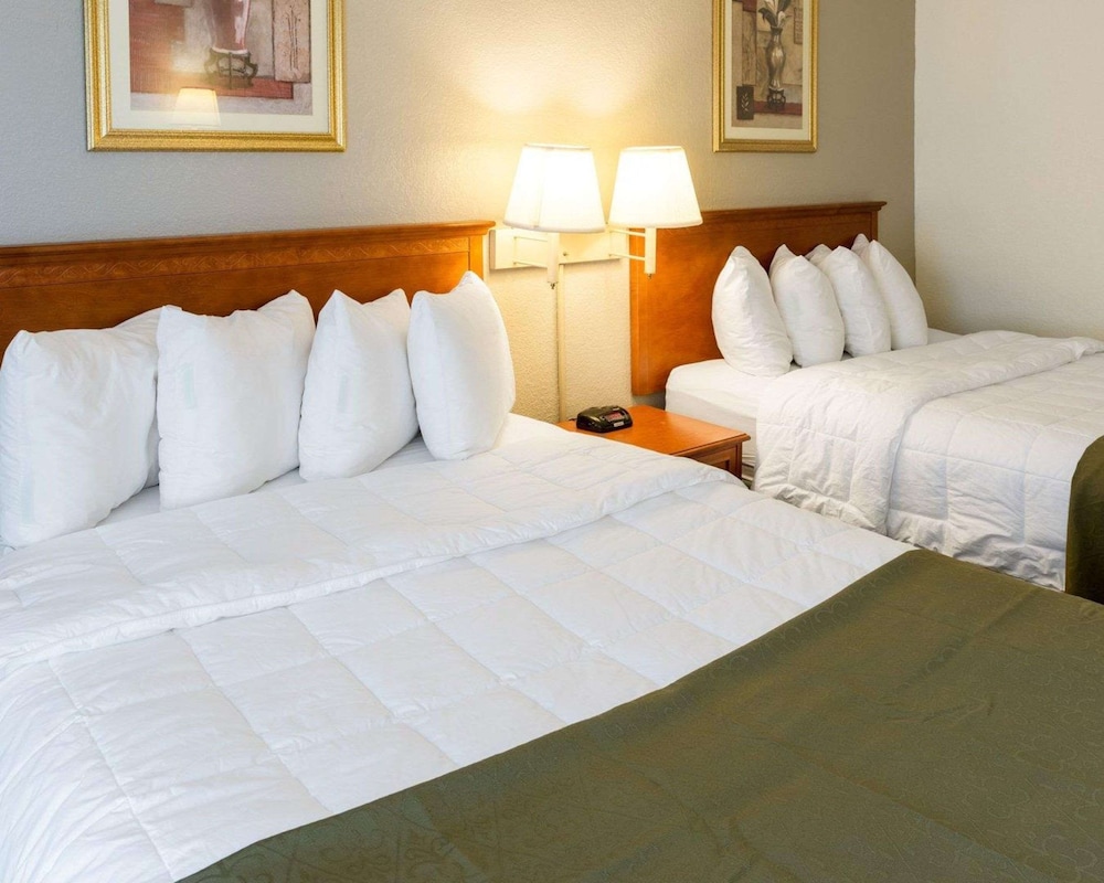 Standard Room, 2 Queen Beds, Non Smoking - Photo 2