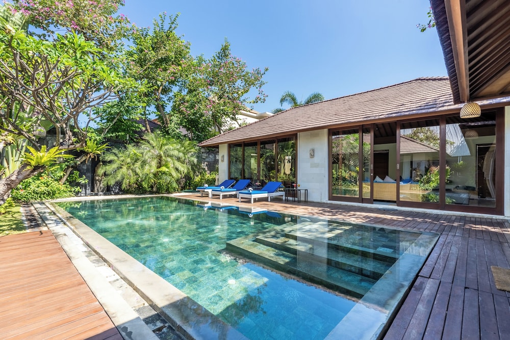 Three-Bedroom Villa with Private Pool - Photo 27
