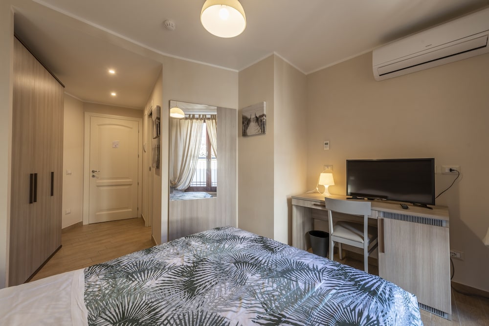 Standard Double Room photo 2