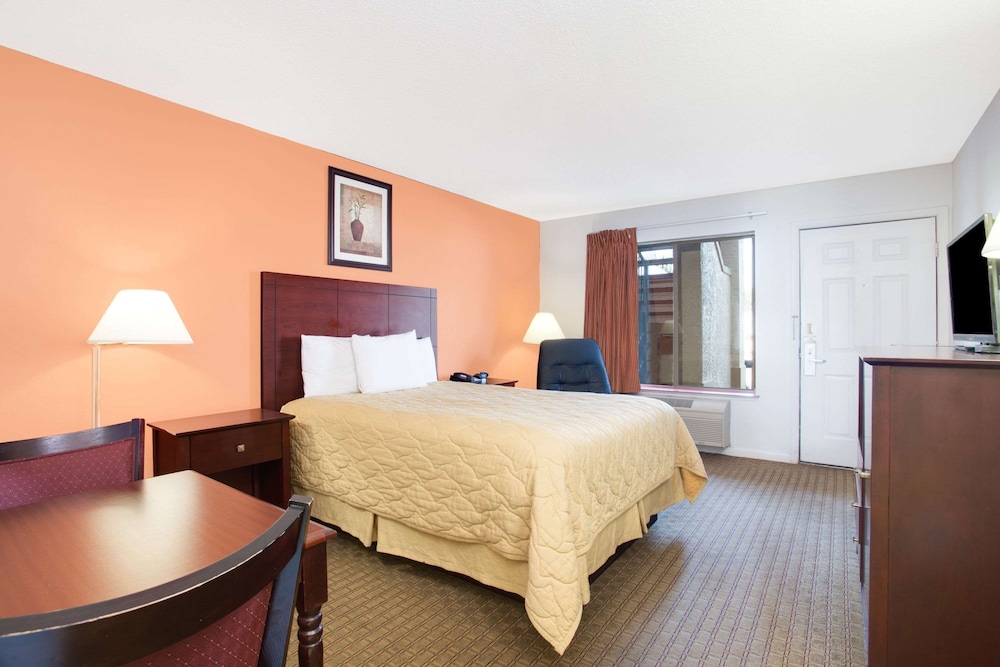 Room, 2 Queen Beds, Accessible, Non Smoking (Mobility/Roll-In Shower) - Photo 1