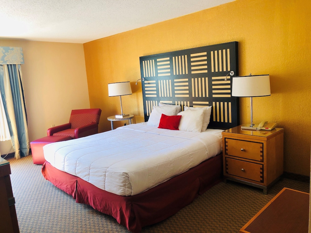 Standard Room, 1 King Bed photo 1