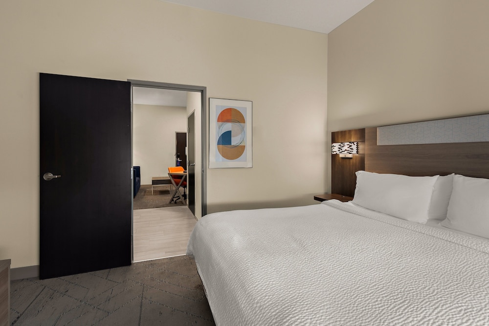 Suite, 1 King Bed with Sofa bed (Wet Bar) photo 1