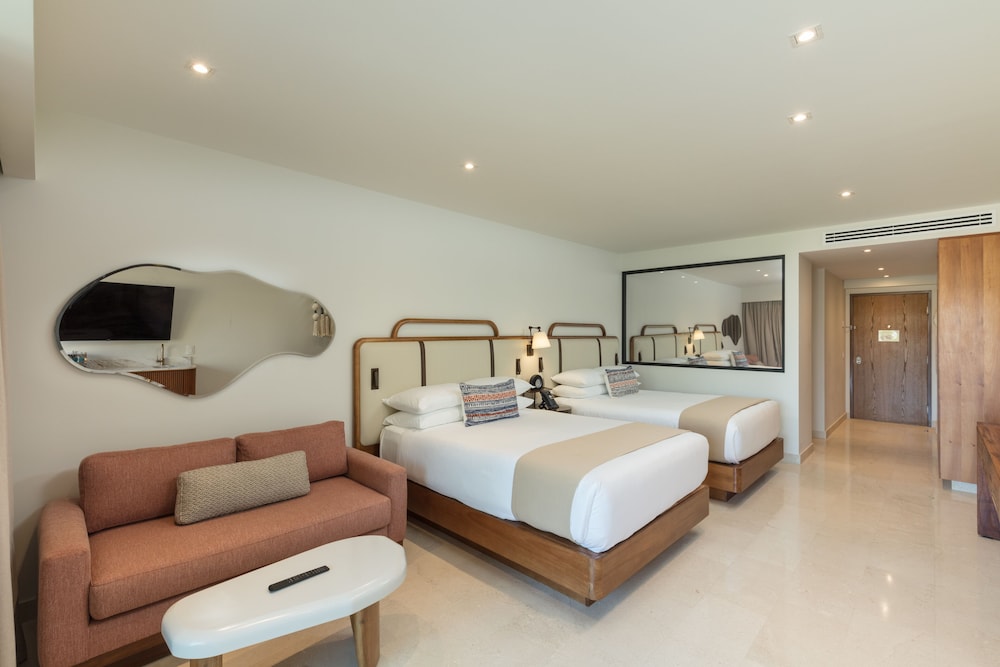Room, 2 Queen Beds (Infinity, Sunset View) thumbnail 6