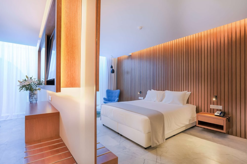 Suite, Balcony, Pool View - Photo 2