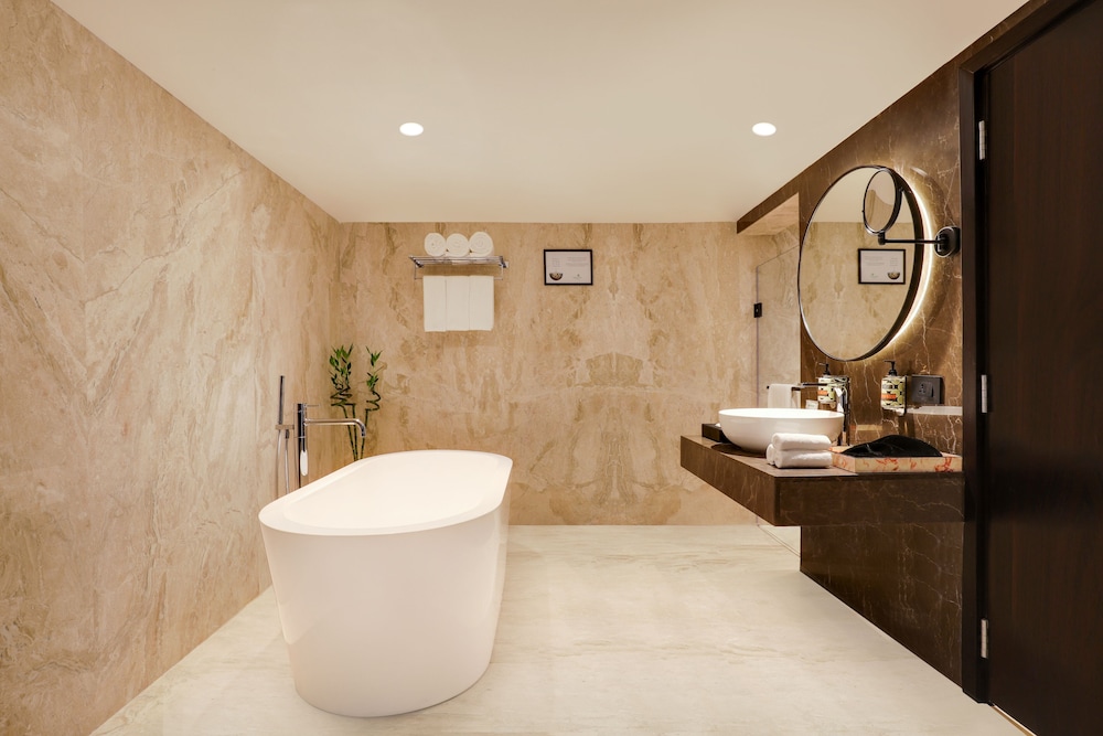 Premier Suite - Photo 2